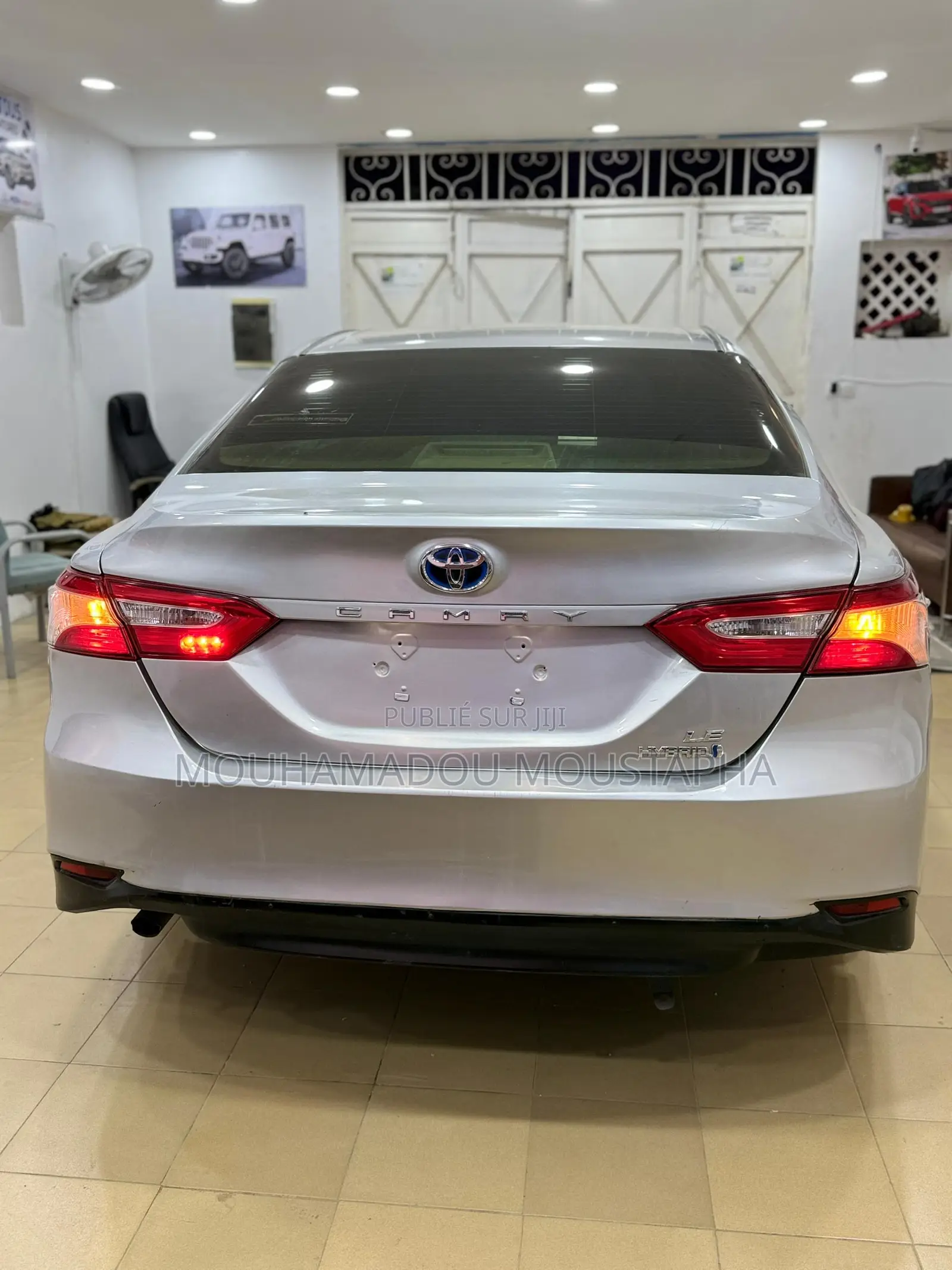 Toyota Camry LE (2.5L 4cyl 8A) 2019 Gris