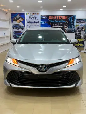 Photo - Toyota Camry LE (2.5L 4cyl 8A) 2019 Gris