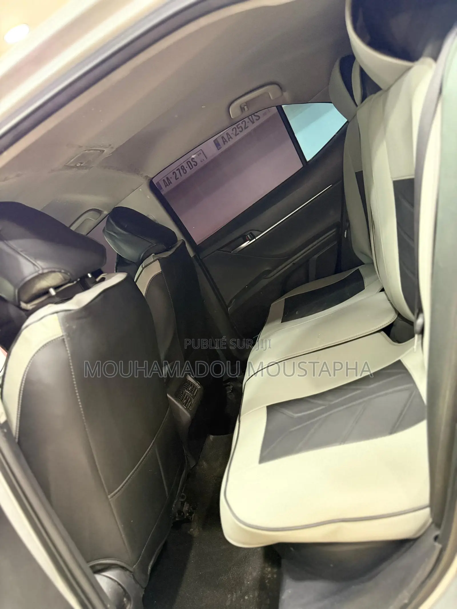 Toyota Camry LE (2.5L 4cyl 8A) 2019 Gris