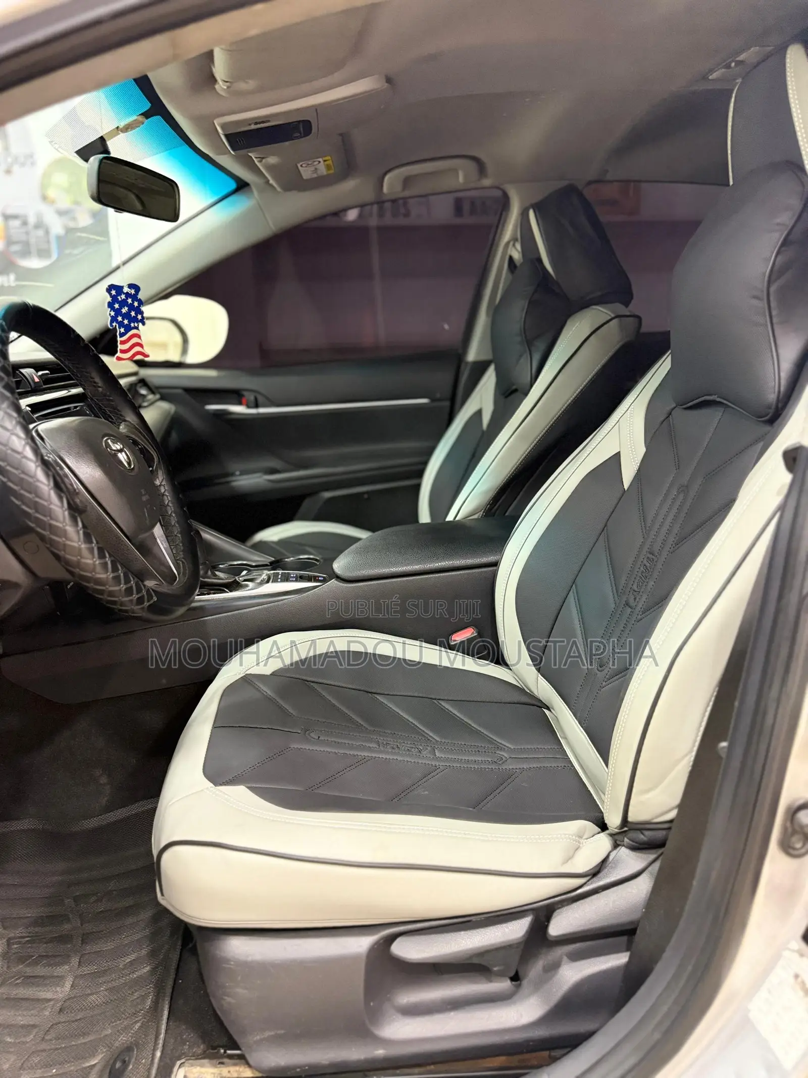 Toyota Camry LE (2.5L 4cyl 8A) 2019 Gris