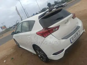 Toyota Auris 2017 Blanc