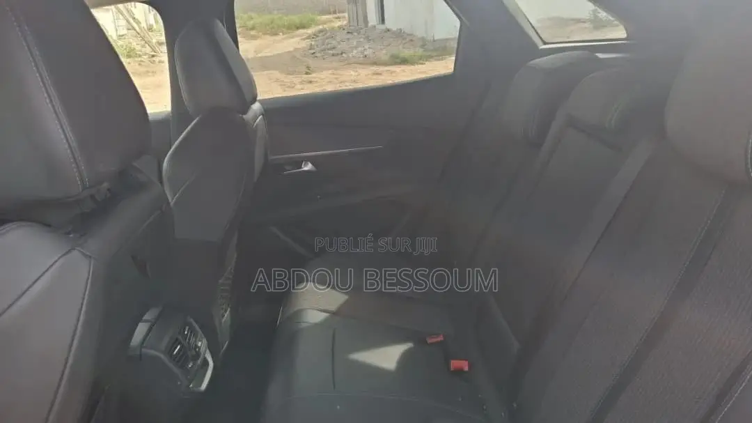 Location De Voiture Haut De Gamme Avec Chauffeur Professionnel