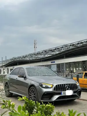 Photo - Mercedes-Benz X Class 2021 Gris