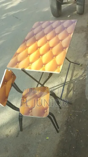 Table Avec 2 Chaises C'est Disponible Appel Moi Oubien Tu Me