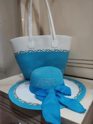 Photo - Sac Et Chapeau Femme