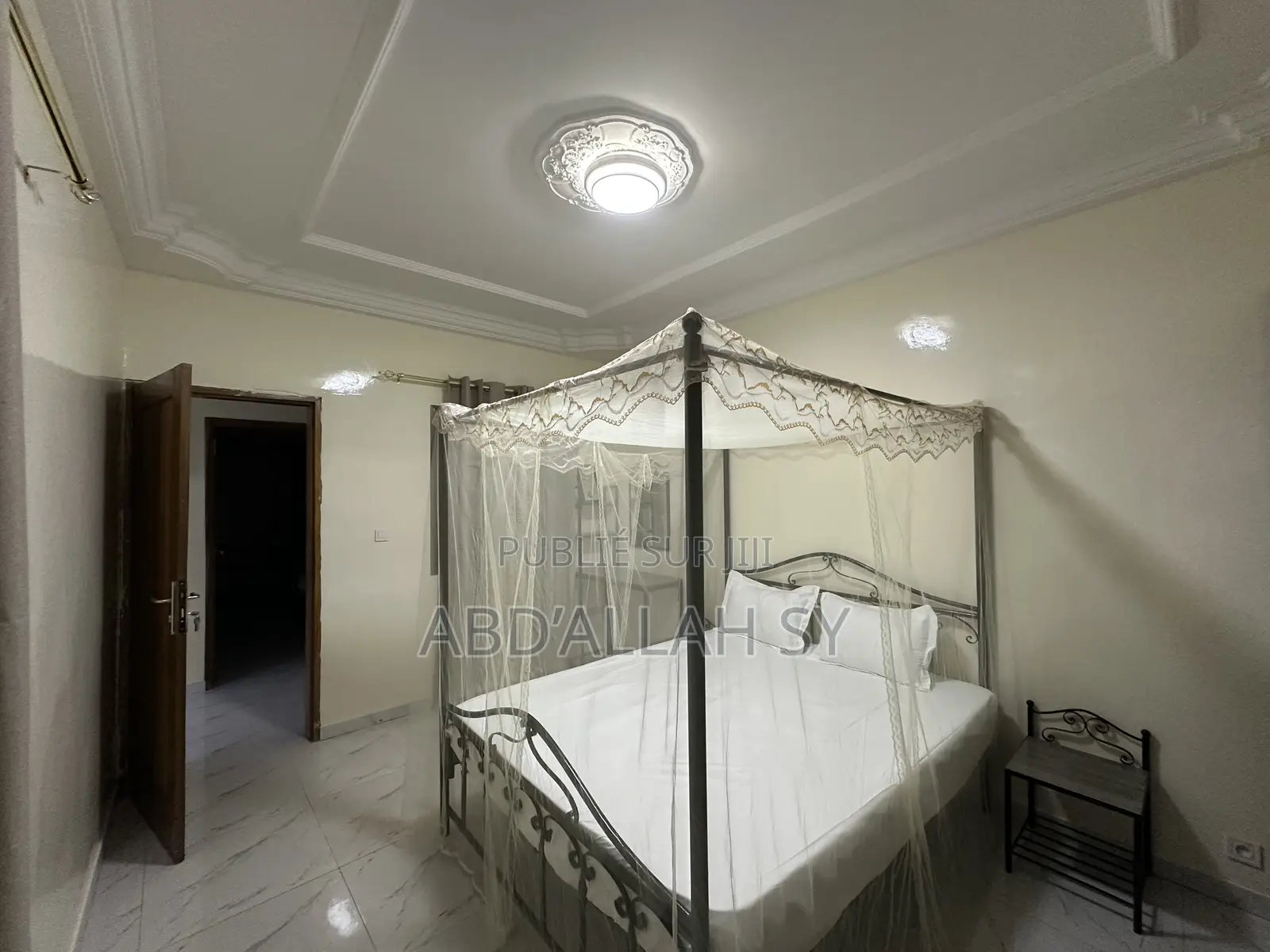 Furnished 3chbre Appartement-terrasse dans Sicap-Liberté à Louer