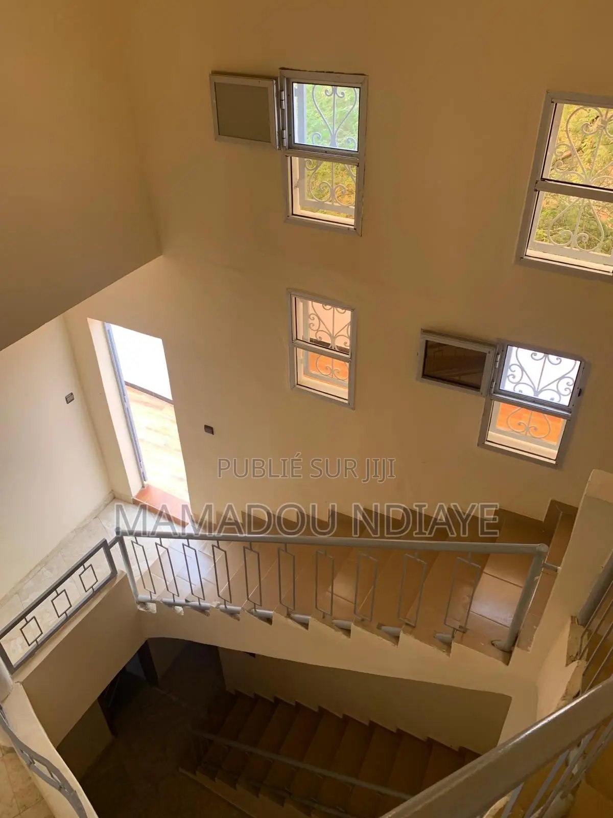 Furnished 5chbre Maison dans Thiès Sud à Vendre