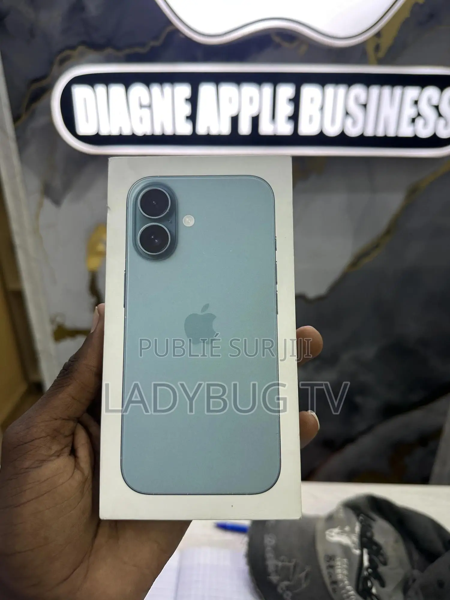 New Apple iPhone 16 256 GB Blue