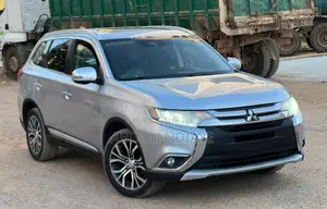 Photo - Mitsubishi Outlander 2018 Gris
