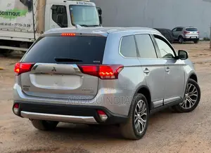 Mitsubishi Outlander 2018 Gris