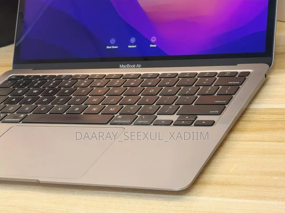 New Apple MacBook Air 2020 M1 8GB Apple M1 SSD 256GB