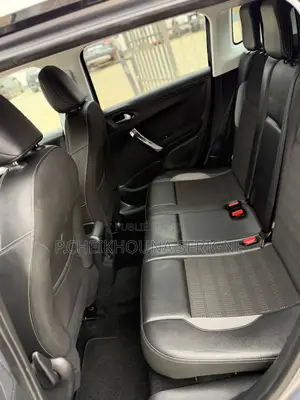 Peugeot 2008 2018 Gris