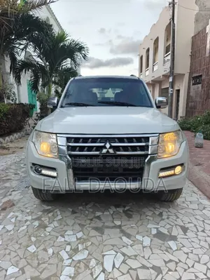 Photo - Mitsubishi Pajero 2017
