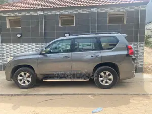 Toyota Land Cruiser Prado 2018 Gris