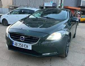 Volvo V40 2019 Black