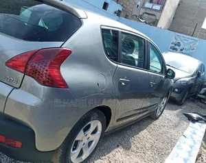 Photo - Peugeot 3008 2011 Argenté