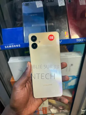 Photo - New Samsung Galaxy A06 128 GB Bronze