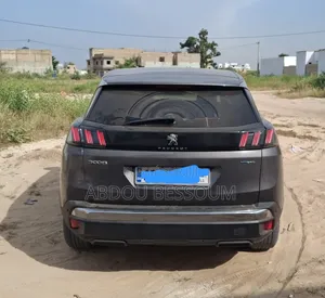 Location De Voiture Haut De Gamme Avec Chauffeur – Peugeot 3008 Hybrid