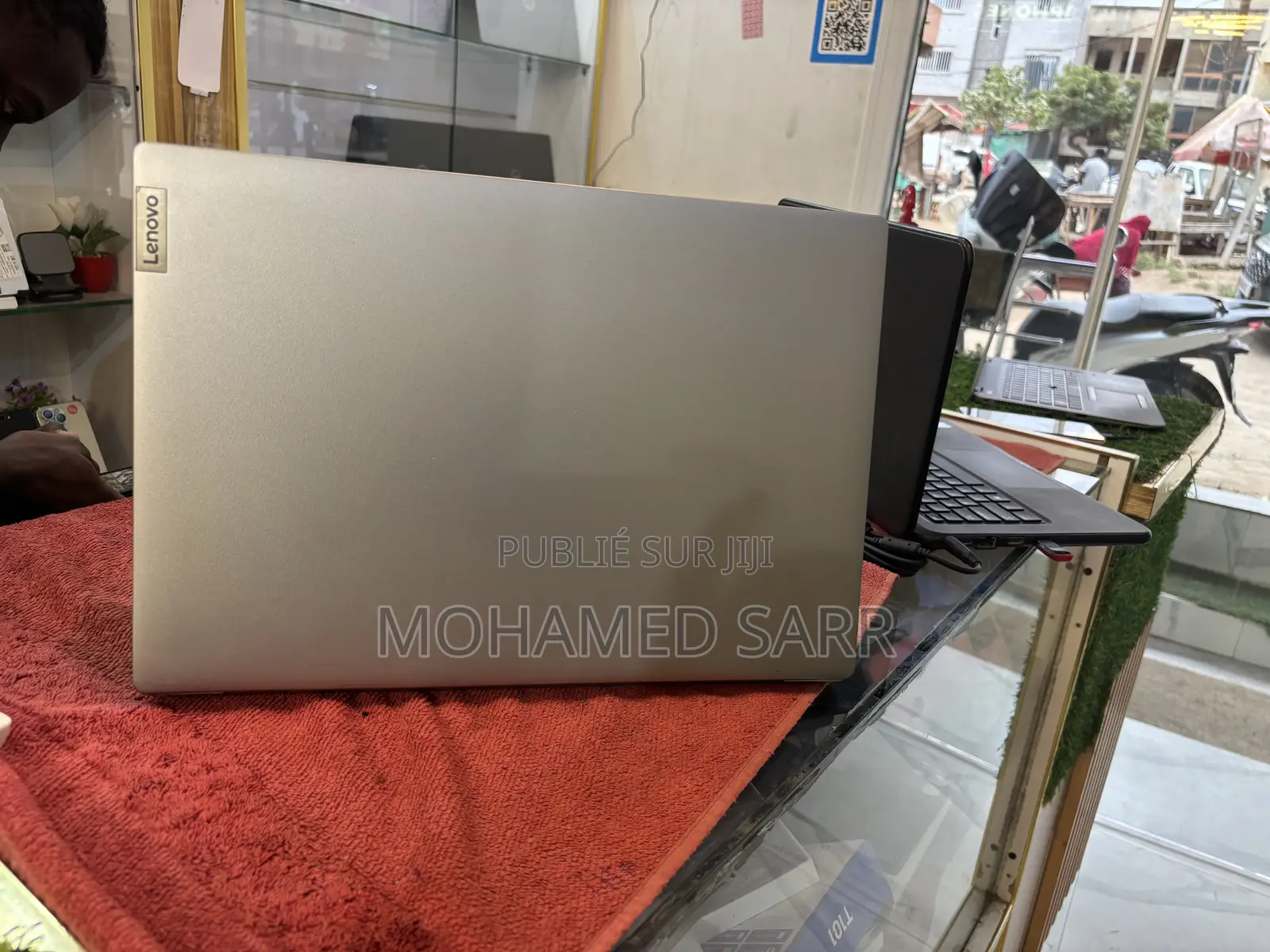 Ordinateur Portable Lenovo Ideapad 3 8GB Intel Core M3 SSD 256GB