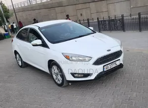 Photo - Ford Focus 2015 Blanc