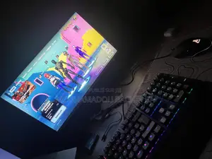 Clavier Mécanique100% Newskill Espagnol (Déjà Utilisé) en Bonne État.