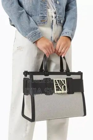 Disponible Armani Exchange 30cm Authentique