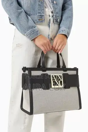 Disponible Armani Exchange 30cm Authentique
