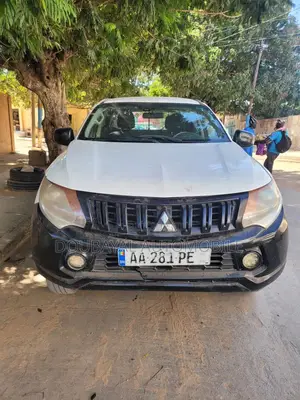 Photo - Mitsubishi L200 2019 Black