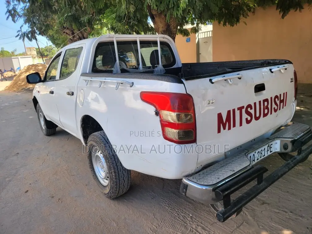 Mitsubishi L200 2019 Black