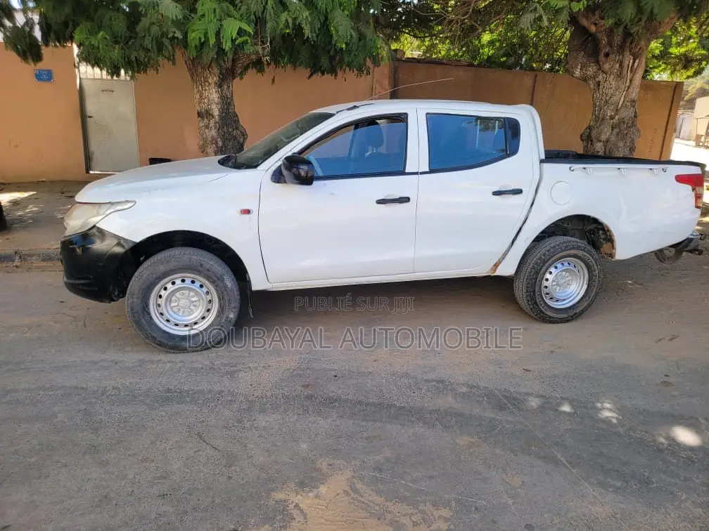 Mitsubishi L200 2019 Black