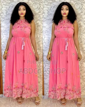 Photo - Robe Longue De Courte Manches Disponible