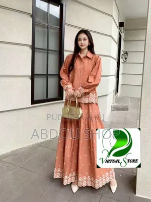 Photo - Ensemble Chemise Chinoise Avec Jupe Large Disponible