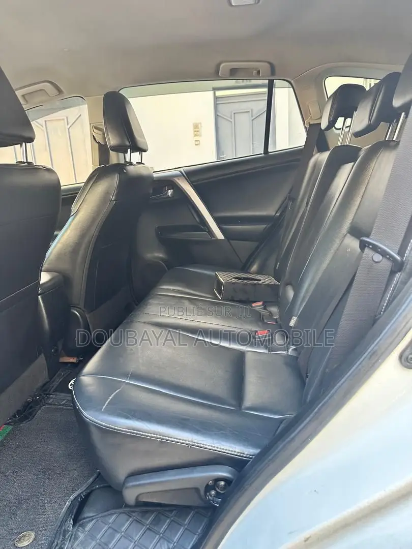 Toyota RAV4 LE AWD (2.5L 4cyl 6A) 2016 Black