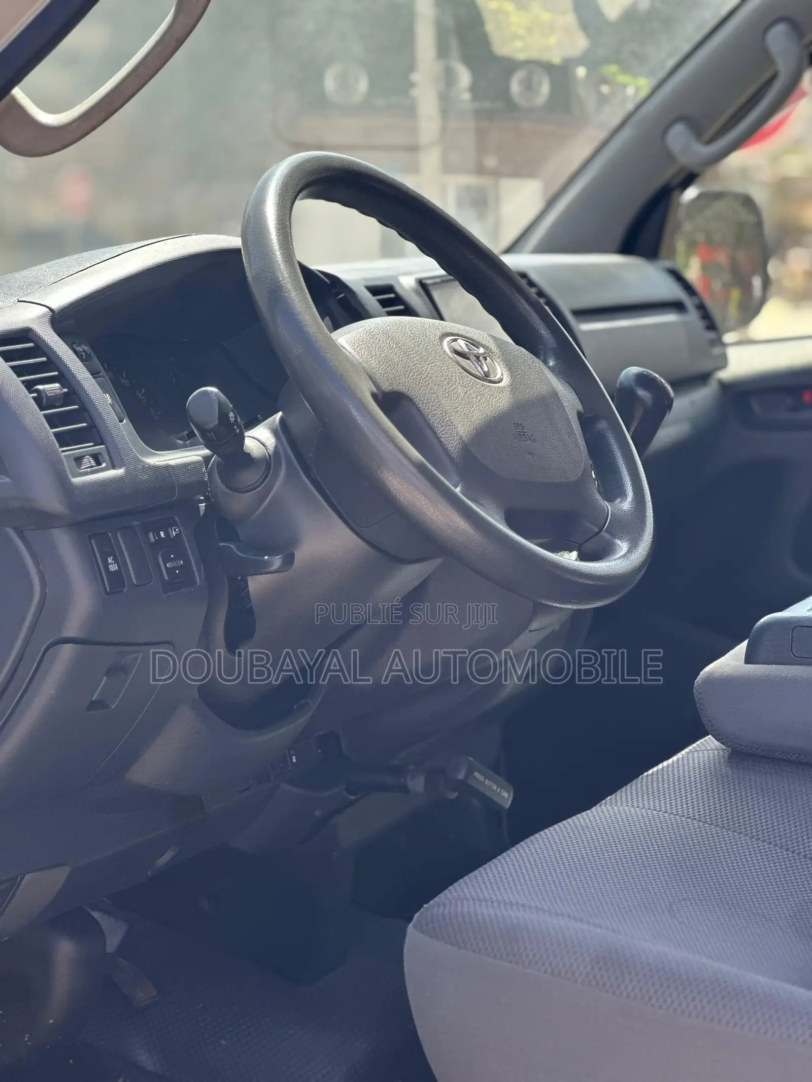 Toyota HiAce 2017 Gris
