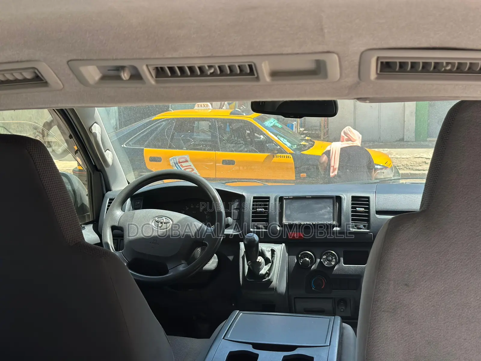 Toyota HiAce 2017 Gris