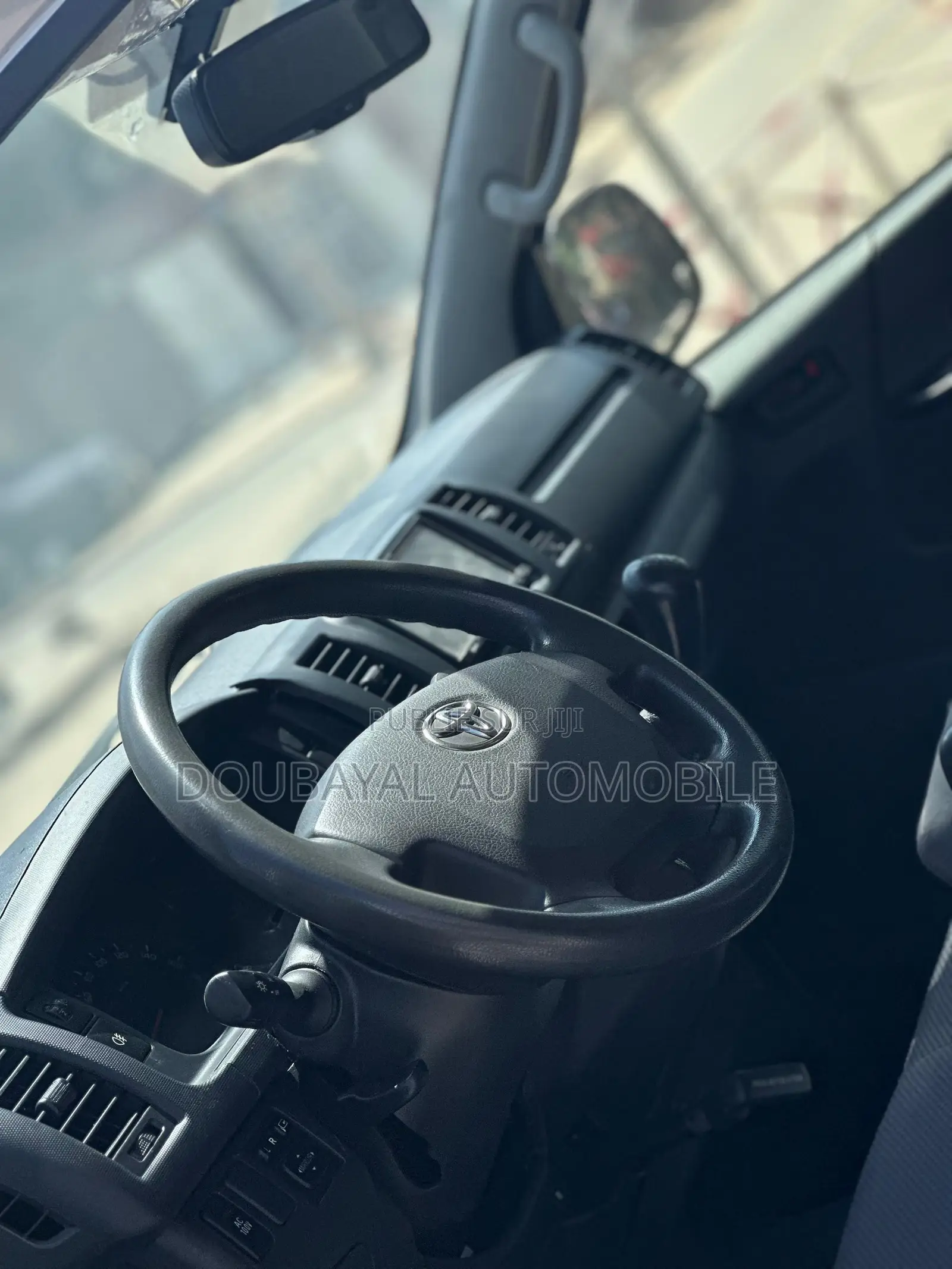 Toyota HiAce 2017 Gris