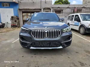 Photo - BMW X1 xDrive28i AWD 2020 Blue