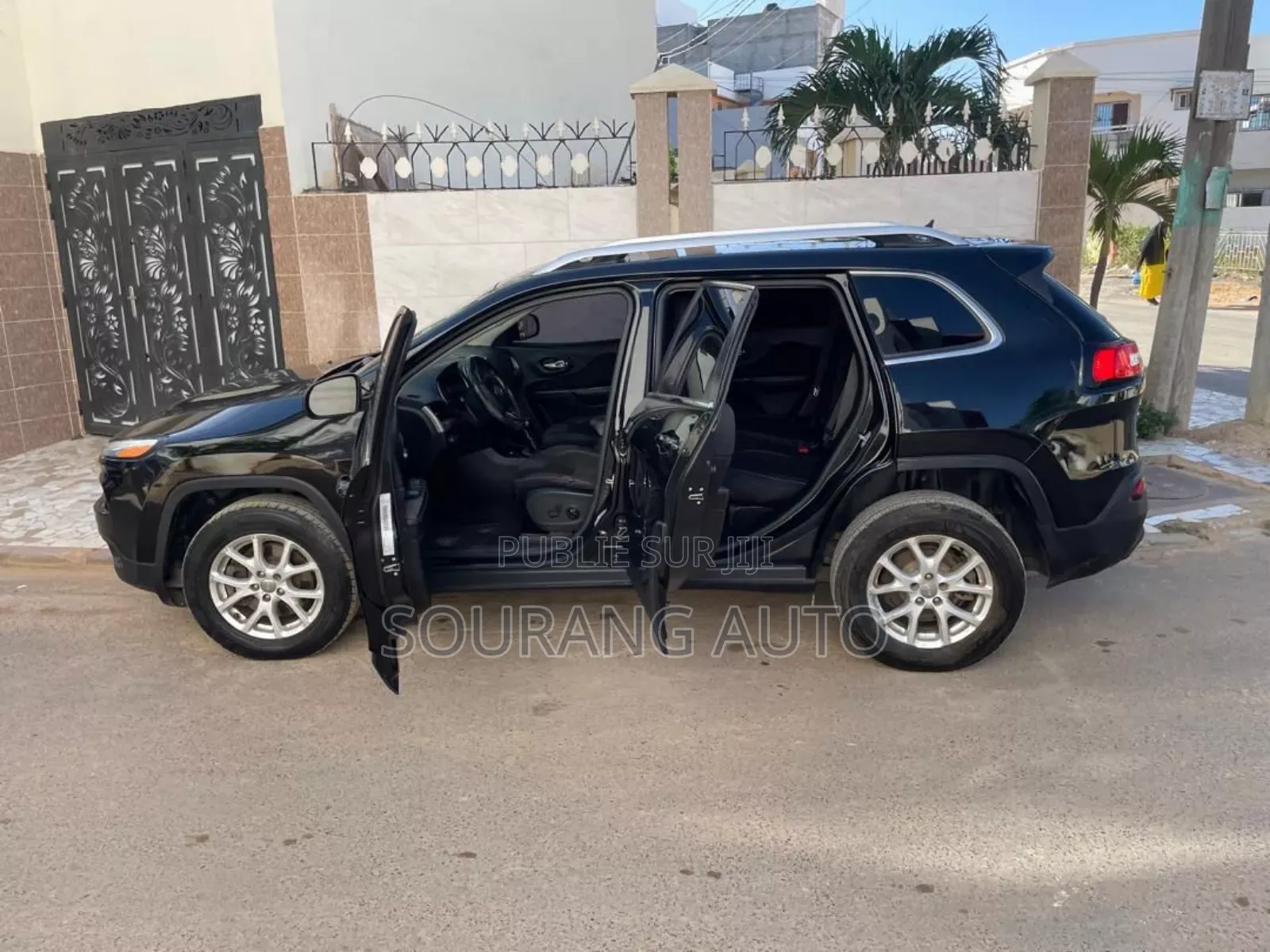 Jeep Cherokee Latitude 4dr SUV (2.4L 4cyl 9A) 2015 Black