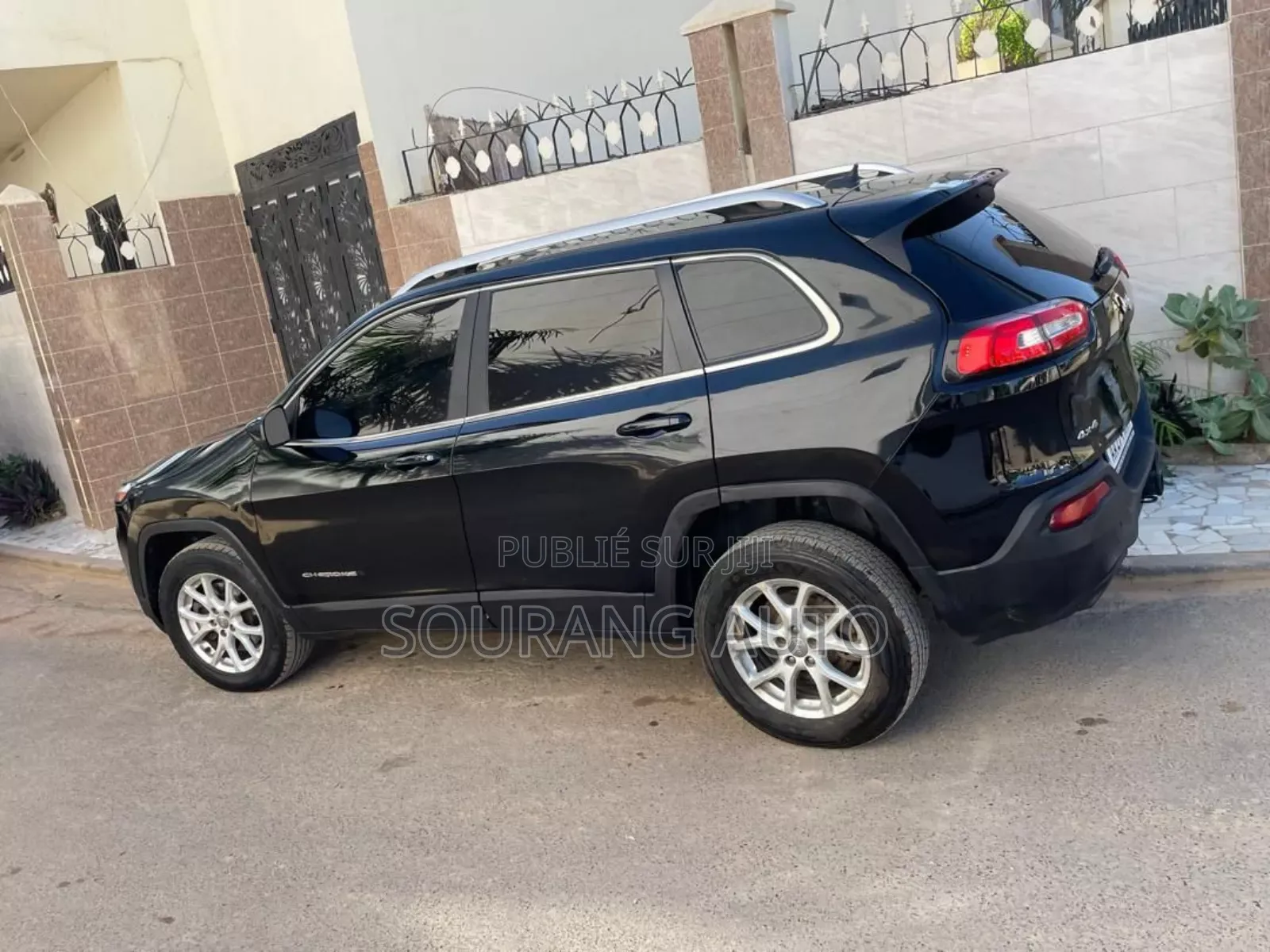 Jeep Cherokee Latitude 4dr SUV (2.4L 4cyl 9A) 2015 Black