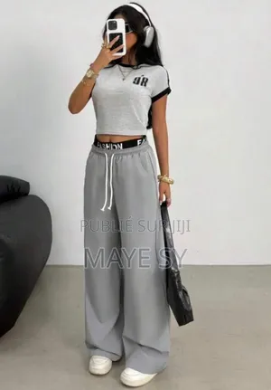 Photo - 3 Façons Ensemble Il Y a Trois Pièces Avec Blouson