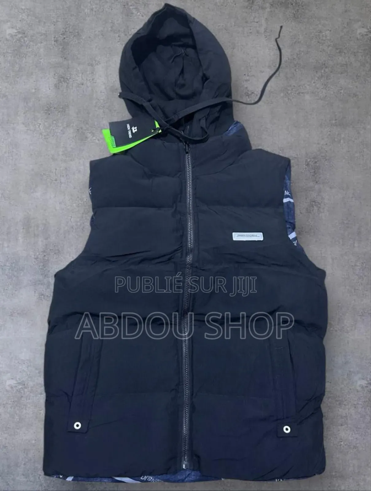 Jacket Avec Capuche Disponible