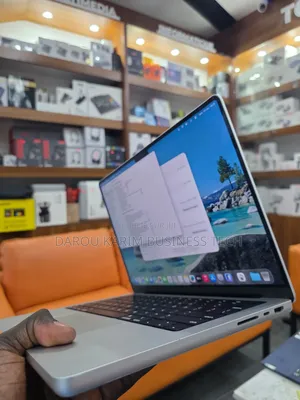 New Apple MacBook Pro 2023 M2 16GB Apple M2 SSD 512GB