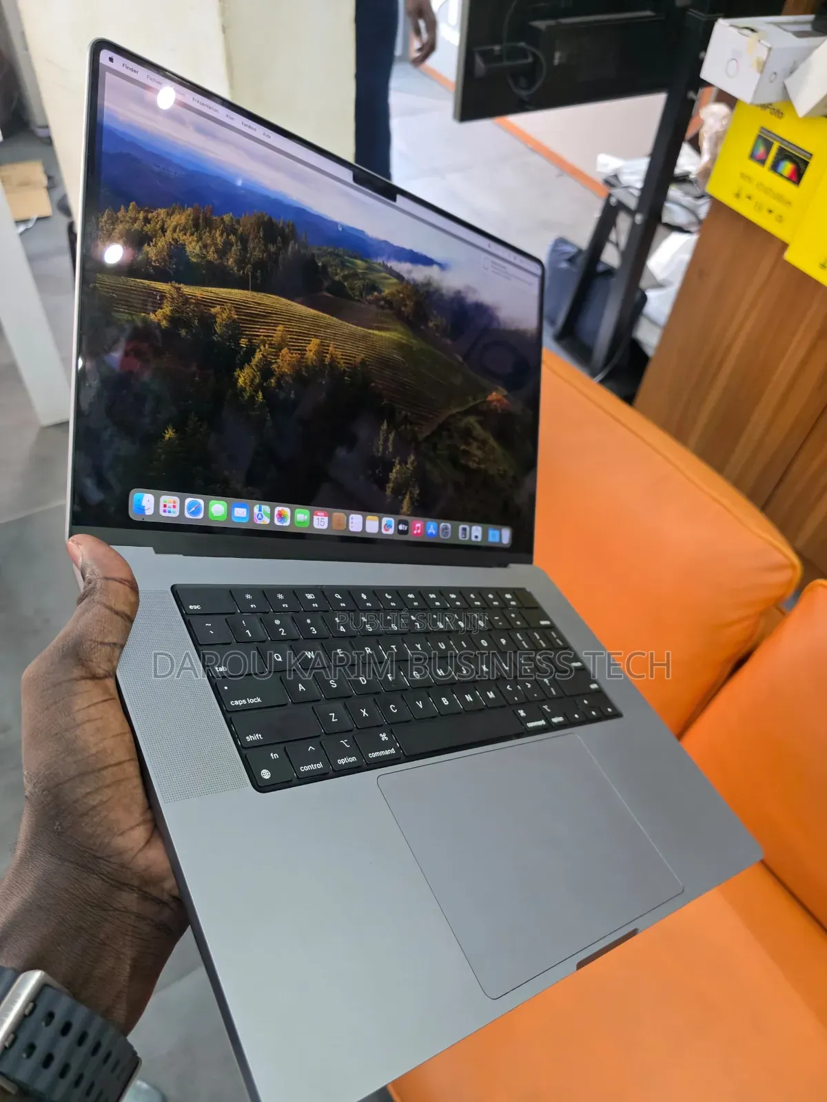 New Apple MacBook Pro 2021 M1 16GB Apple M1 SSD 512GB