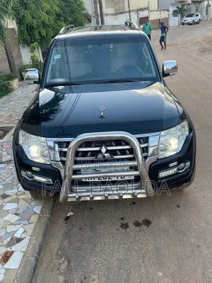 Photo - Mitsubishi Pajero 2015 Black