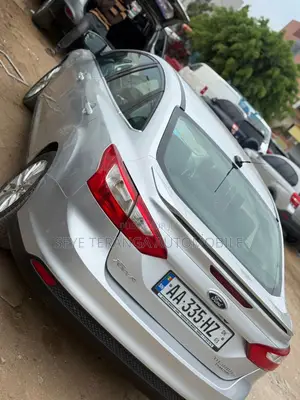 Ford Focus 2013 Gris