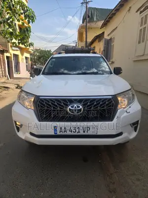 Photo - Toyota Land Cruiser Prado 2018 Blanc