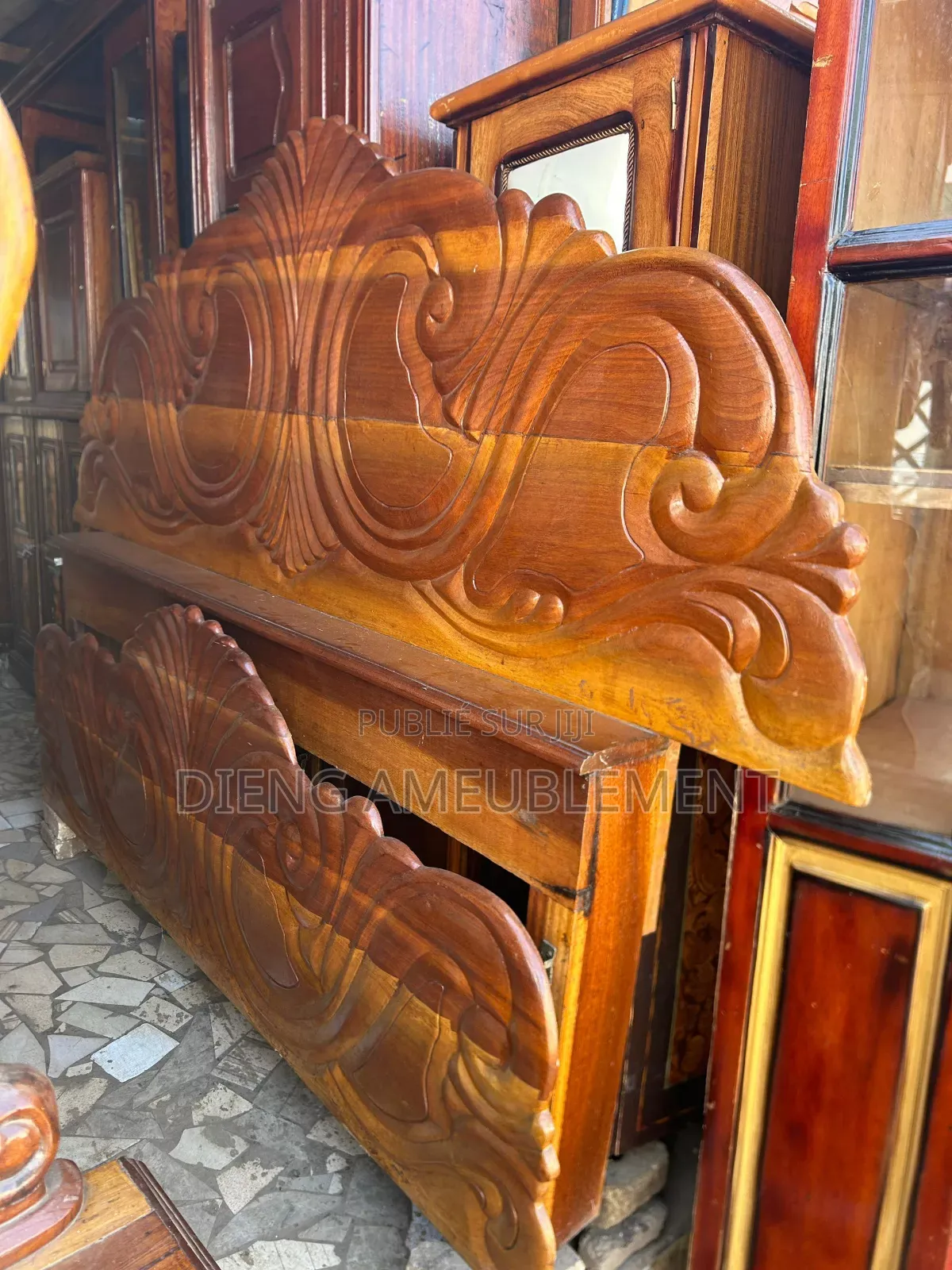 Lit Coiffeuse 2em Main Disponible