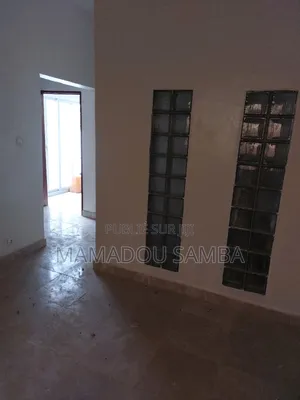 1chbre Chambre et salon dans Duplex, Rufisque à Louer