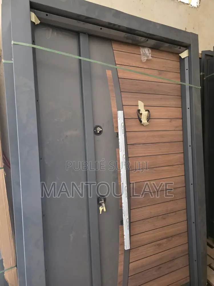 Porte PVC Et Porte Blindée