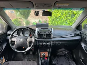 Toyota Yaris L Hatchback 5dr 2018 Blanc